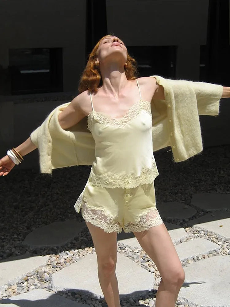 Women Yellow Patchwork Lace Shorts Suit Casual Off Shoulder Sleeveless Sling Top 2 Pieces Set Lady 2025 New Summer Daily Suits