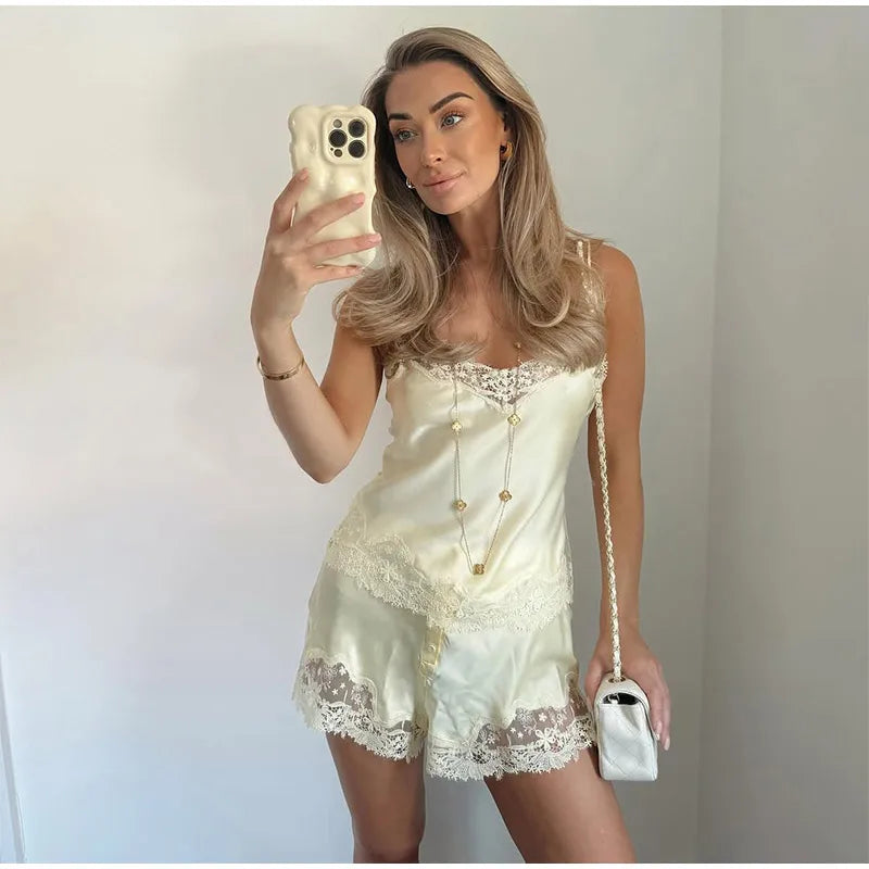 Women Yellow Patchwork Lace Shorts Suit Casual Off Shoulder Sleeveless Sling Top 2 Pieces Set Lady 2025 New Summer Daily Suits